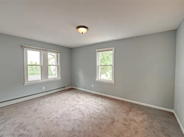76 Amity St APT 1, Patchogue, NY 11772