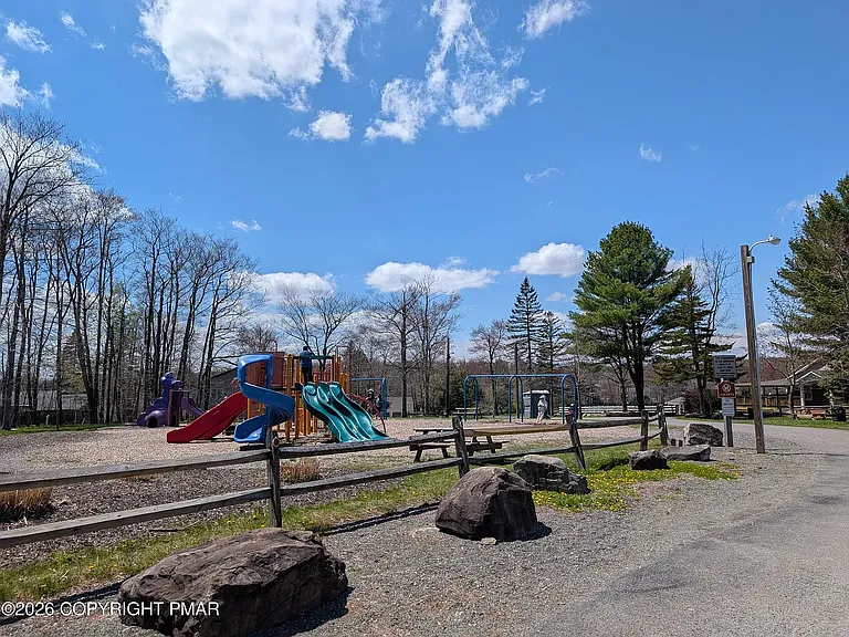 9095 Idlewild Dr — Photo 26