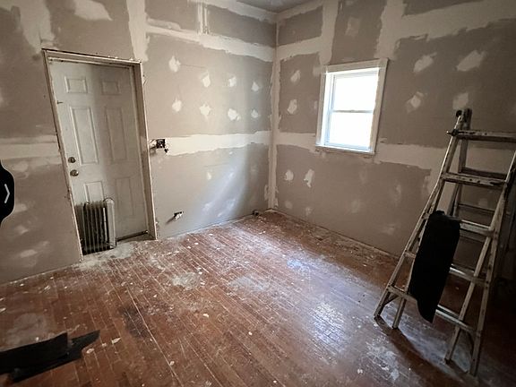 5th image of 4718 S Langley Ave