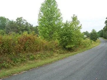 25 Lake Park Dr photo 1