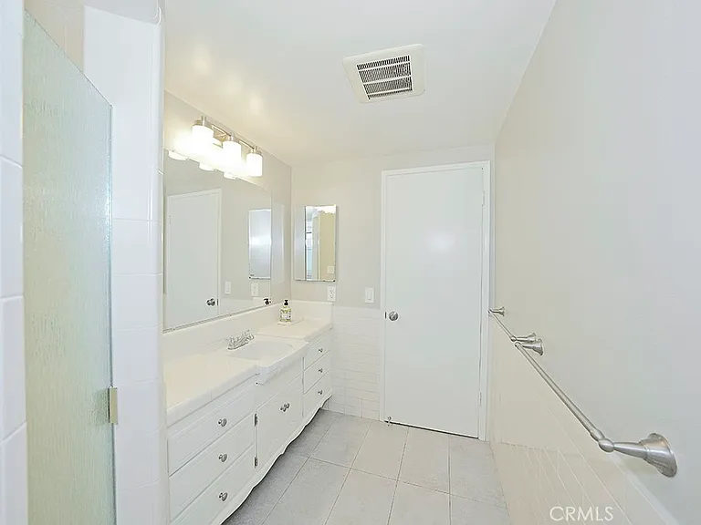 2149 Victoria Dr — Photo 34