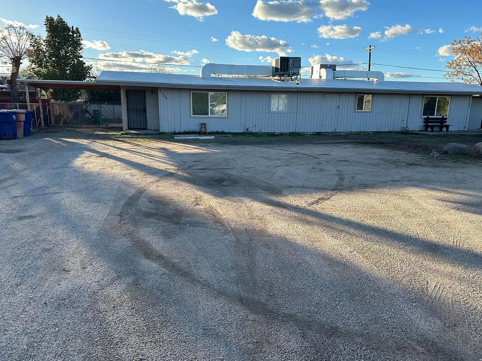 2 bed, 1.5 bath, 826 sqft, $1,275 — Photo 2