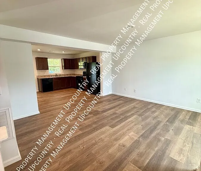 120 Fernside Ct — Photo 2