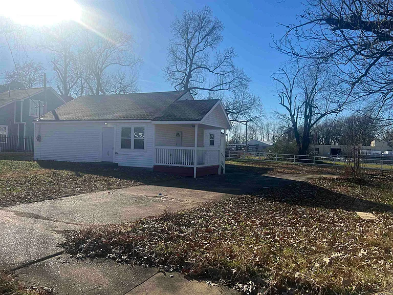 2015 Charjean Rd — Photo 1
