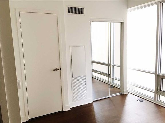 5th image of 15 Grenville St #1104