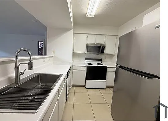 2 bed, 1000 sqft, $1,895 — Photo 3