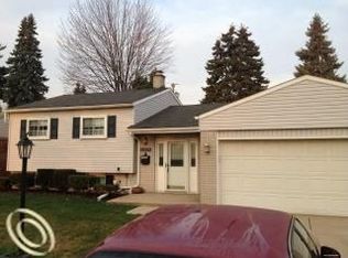 32839 Chalfonte Dr, Warren, MI 48092
