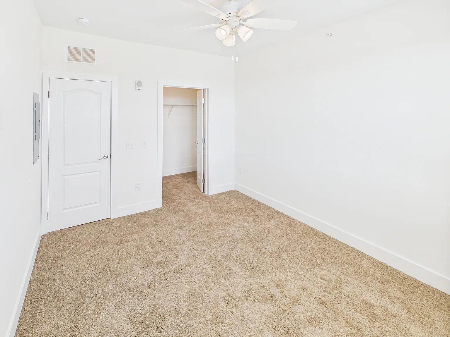 Studio, 664 sqft, $1,789 — Photo 4