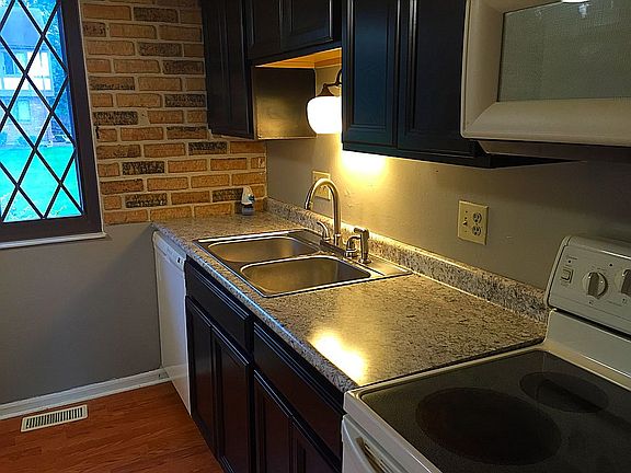 3rd image of 7441 Saxony Dr #244