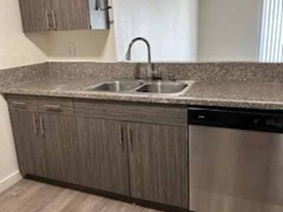 5th image of 20615 Vanowen St #101
