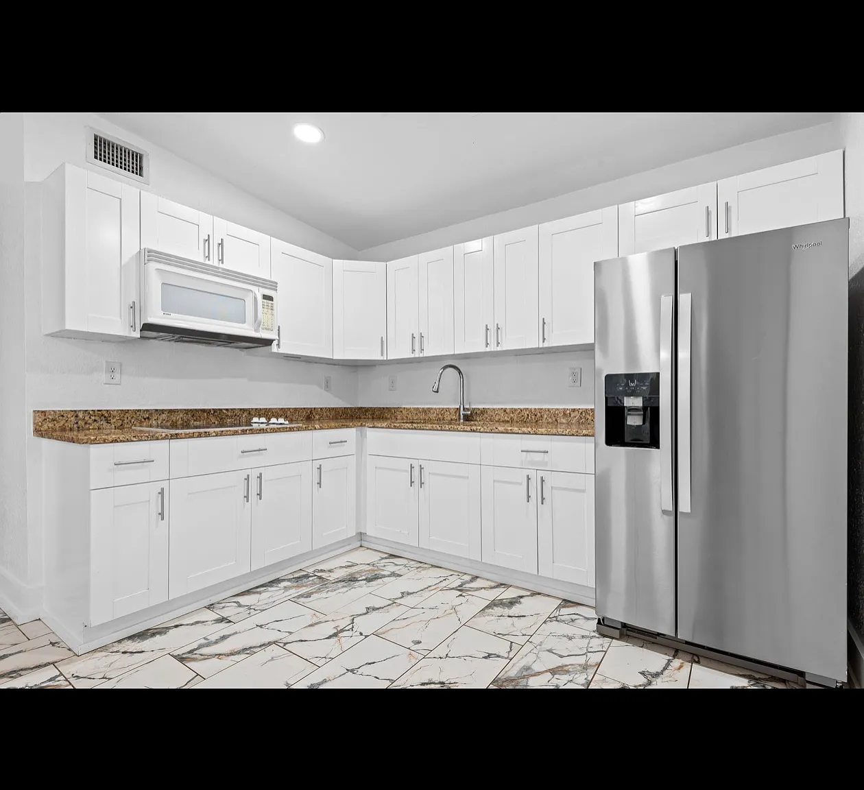 3 bed, 1001 sqft, $2,700 — Photo 4