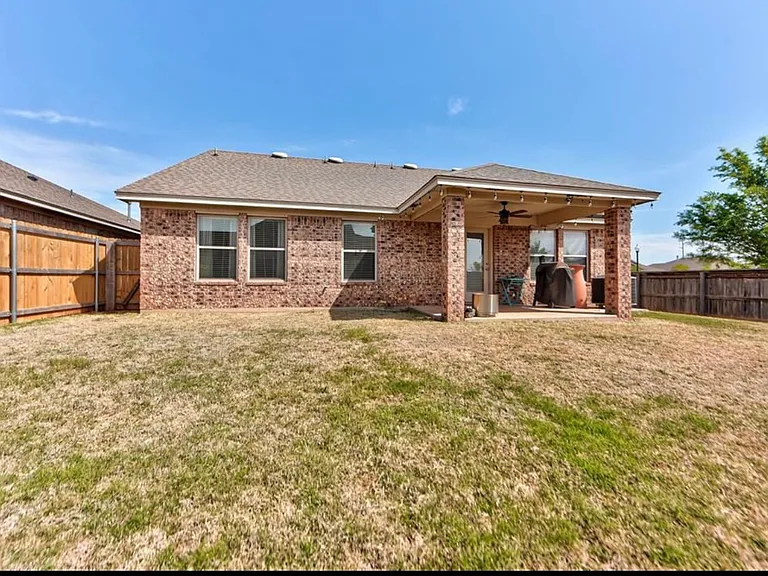 19112 Hecho Dr — Photo 8
