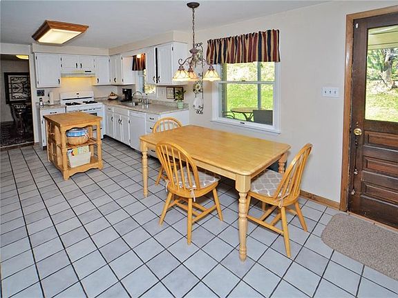 2nd image of 3815 Edinburg Dr