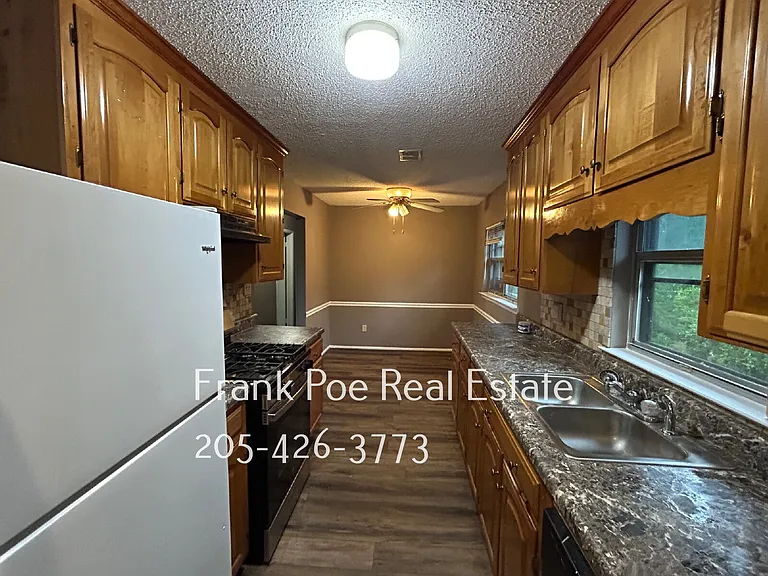 833 Owen Ave — Photo 2