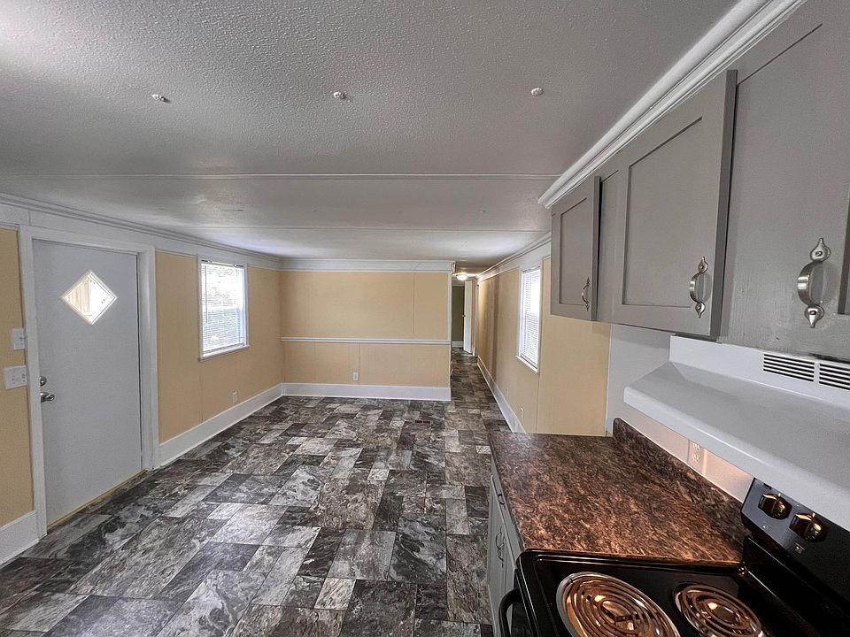 This is the kitchen and dinning room. All new flooring and freshly painted.