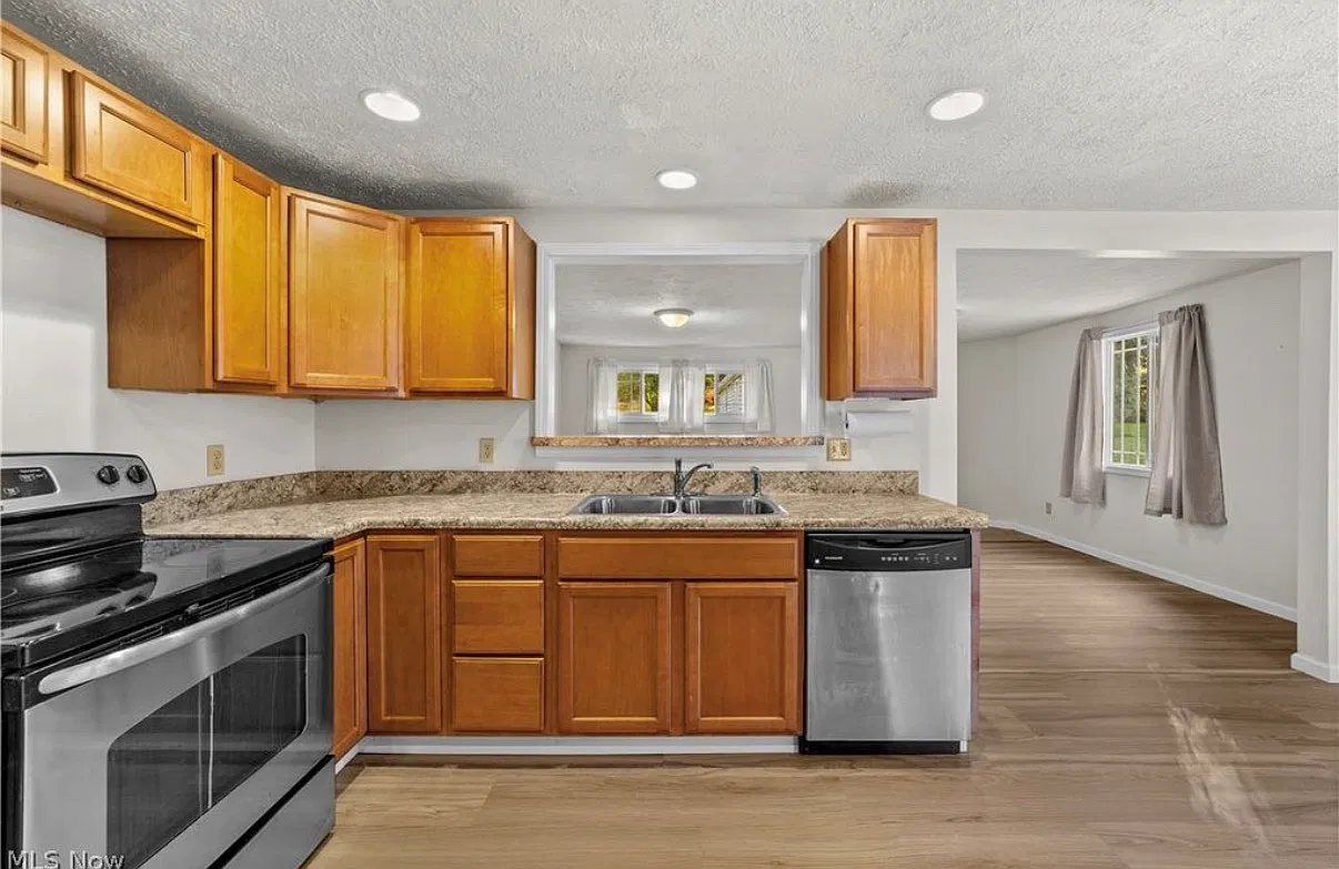 4 bed, 1520 sqft, $2,450 — Photo 3