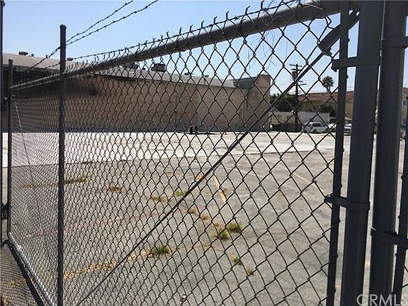 5th image of 1112 W Gardena Blvd