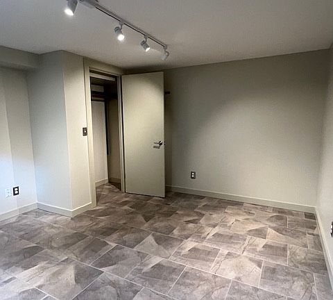 Spacious bedroom with closet