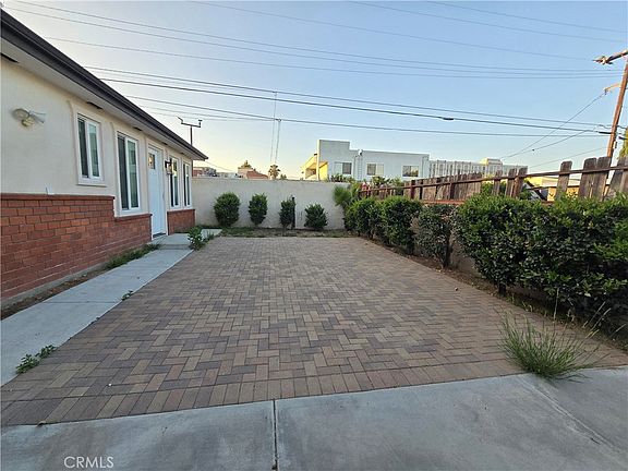 3rd image of 205 E Bencamp St