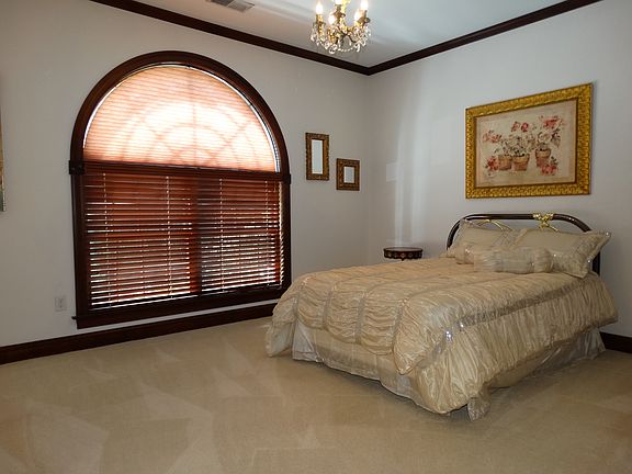 4th image of 1020 Hunt Club Ct