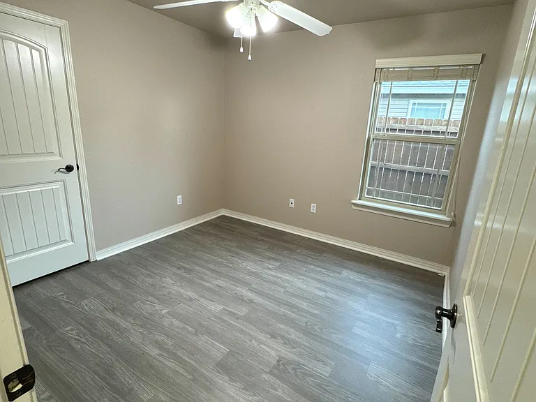 1115 W Berkeley Ave — Photo 8