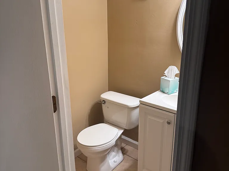 538 Claremont Ct — Photo 7