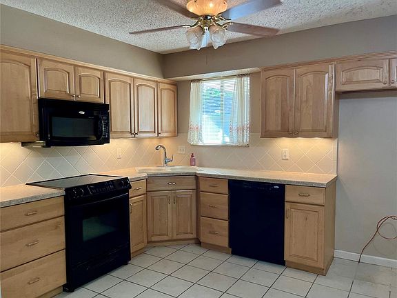 4th image of 556 Queen Ann Dr