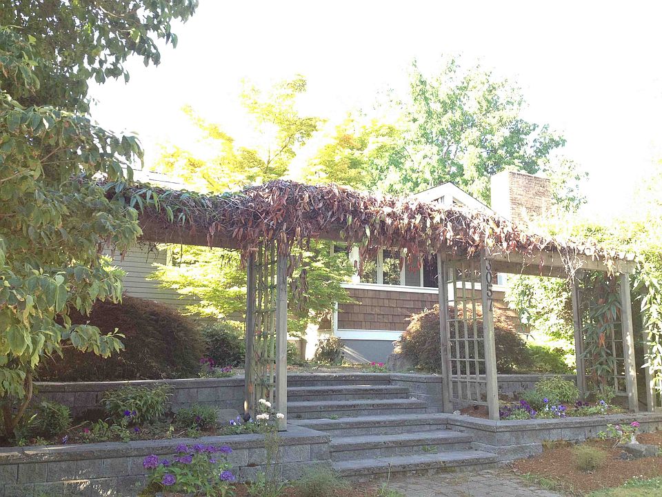 2nd image of 3057 NE 95th St