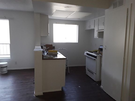 3rd image of 2911 Leeward Ave #302