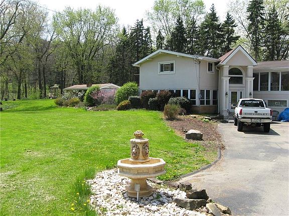 3rd image of 1890 Arden Dr