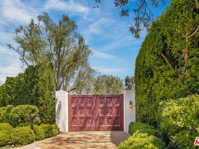 300 N Tigertail Rd, Los Angeles, CA, 90049