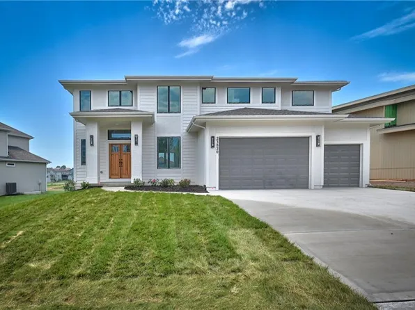 5846 McCormick Dr, Shawnee, KS 66226