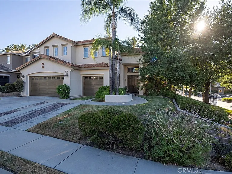 4520 Garden City Ln — Photo 2