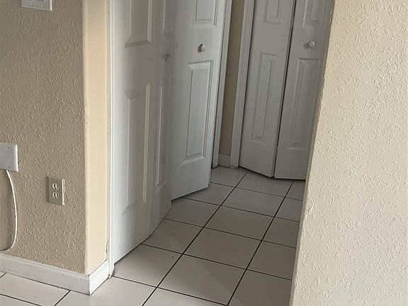 3rd image of 2903 SE 17th Ave Unit 211