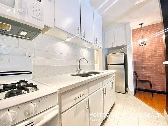 2nd image of 1315 N June St #119