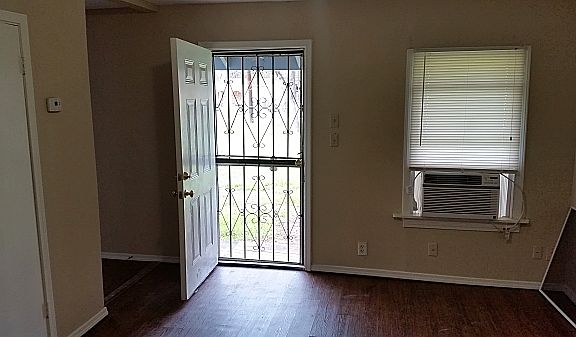 2nd image of 5534 San Fernando St APT 1