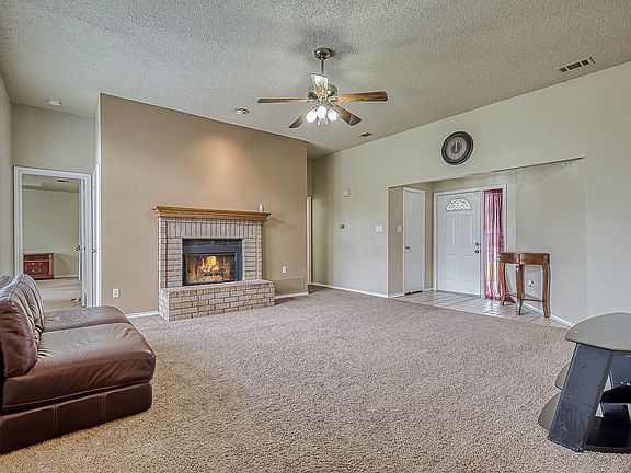 3rd image of 2514 McKensie Ln