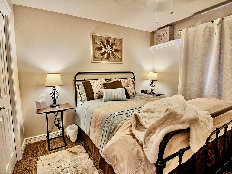 528 E Knoll Dr — Photo 9