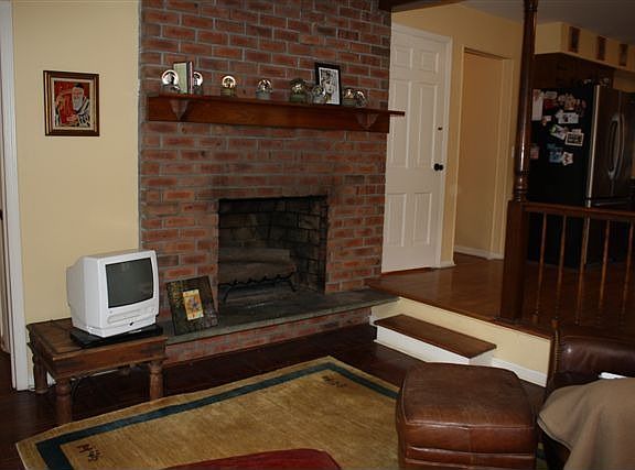 FAMILY ROOM W/ FIREPLACE