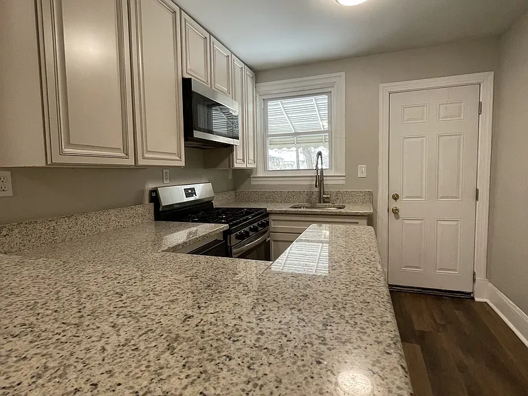 2644 W Lafayette Ave — Photo 33