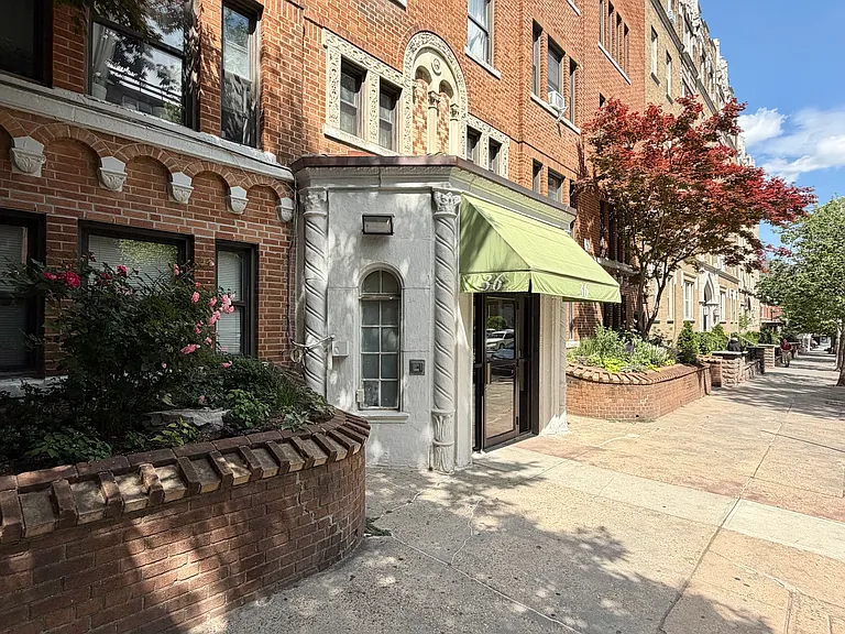 38 Duncan Ave #4 — Photo 1
