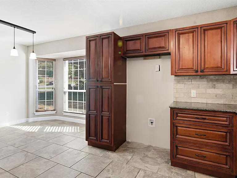 looking into the breakfast area from the kitchen