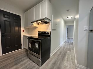 115 Leinster Ave S #9, Hamilton, ON L8M3A4