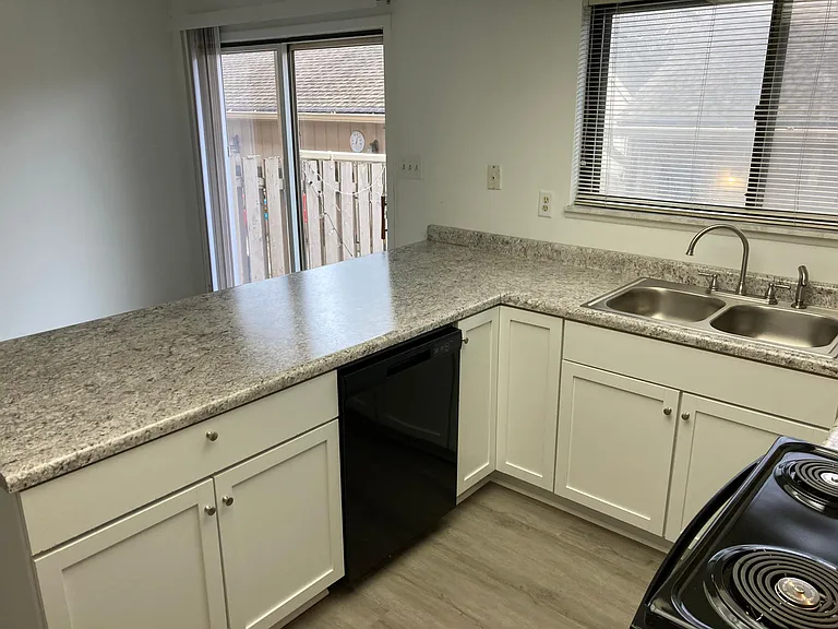 8116 Cheswick Dr — Photo 10