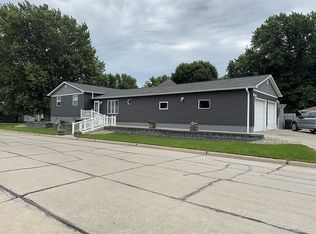 615 S 8th St, Albion, NE 68620