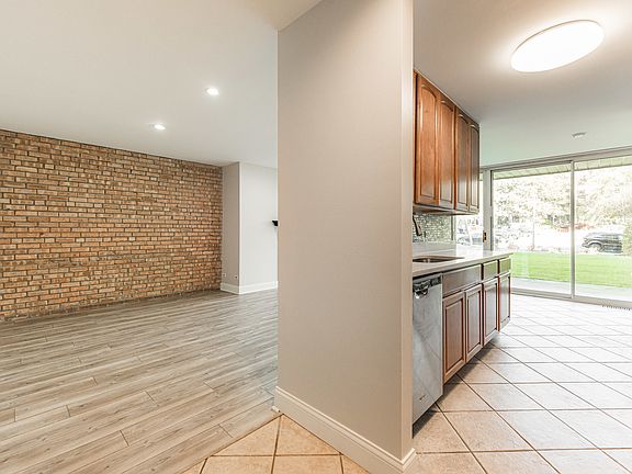 5th image of 6010 Oakwood Dr APT 1D