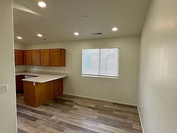 4th image of 441 Sunland Dr APT 13
