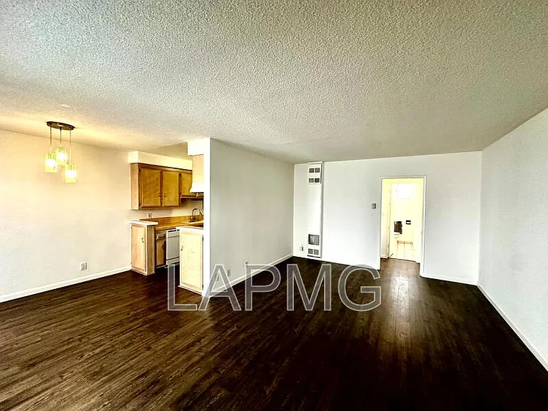 828 4th St #104 — Photo 7