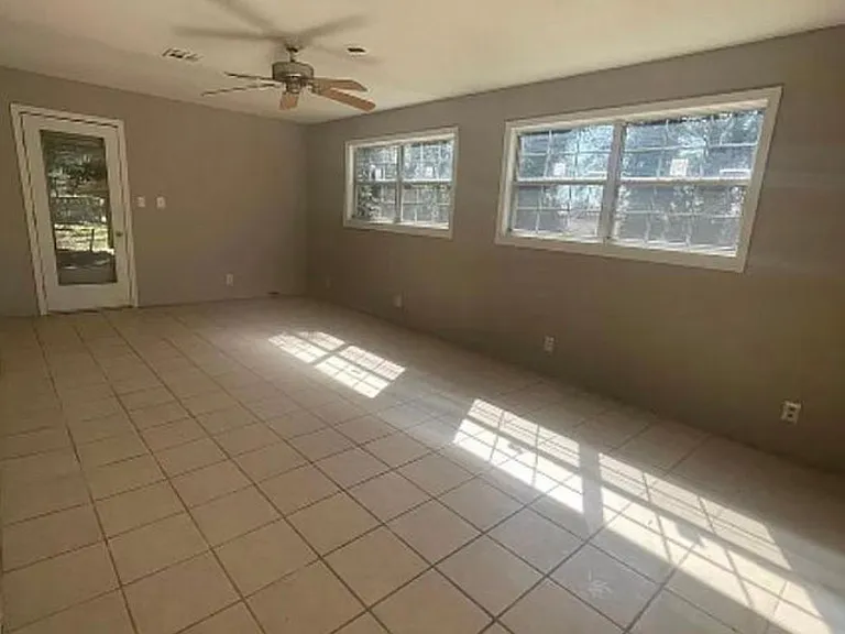 239 Marian Dr — Photo 10