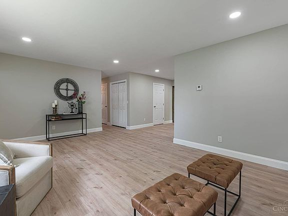 3rd image of 8438 Ora Ln